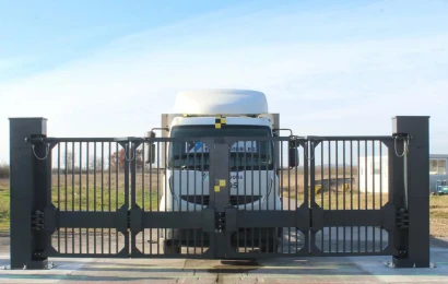 Sécurisation des sites sensibles : LBA présente le premier portail double pliant crash-testé d’Europe, capable d’arrêter un 7,2 T lancé à 80 km/h