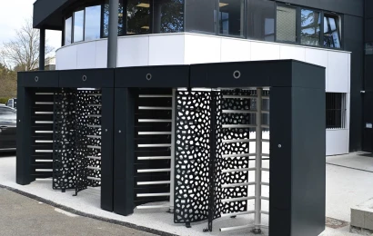 Gestion des flux piétons : Mister Flow PMR, le tourniquet fabriqué en France qui allie sécurité, design et accessibilité